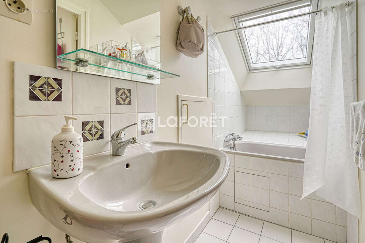 Appartement à EMERAINVILLE