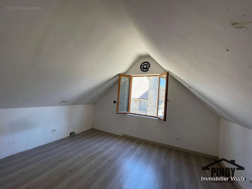Maison ancienne avec cour au cœur de Voulx   Beau potentiel ! - photo 9