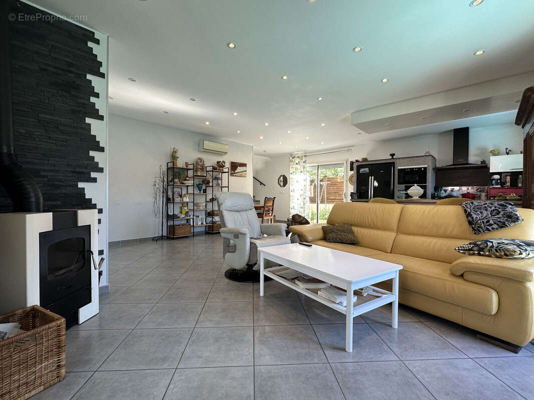 Maison à VILLELONGUE-DELS-MONTS