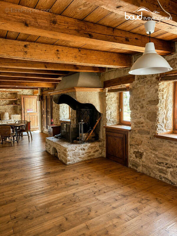 Maison 293 m² à Rencurel  - photo 6