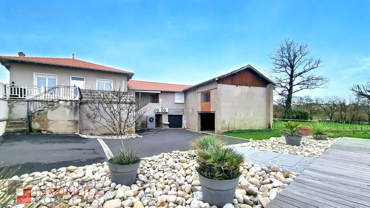 Maison à SAINT-ETIENNE-DES-OULLIERES