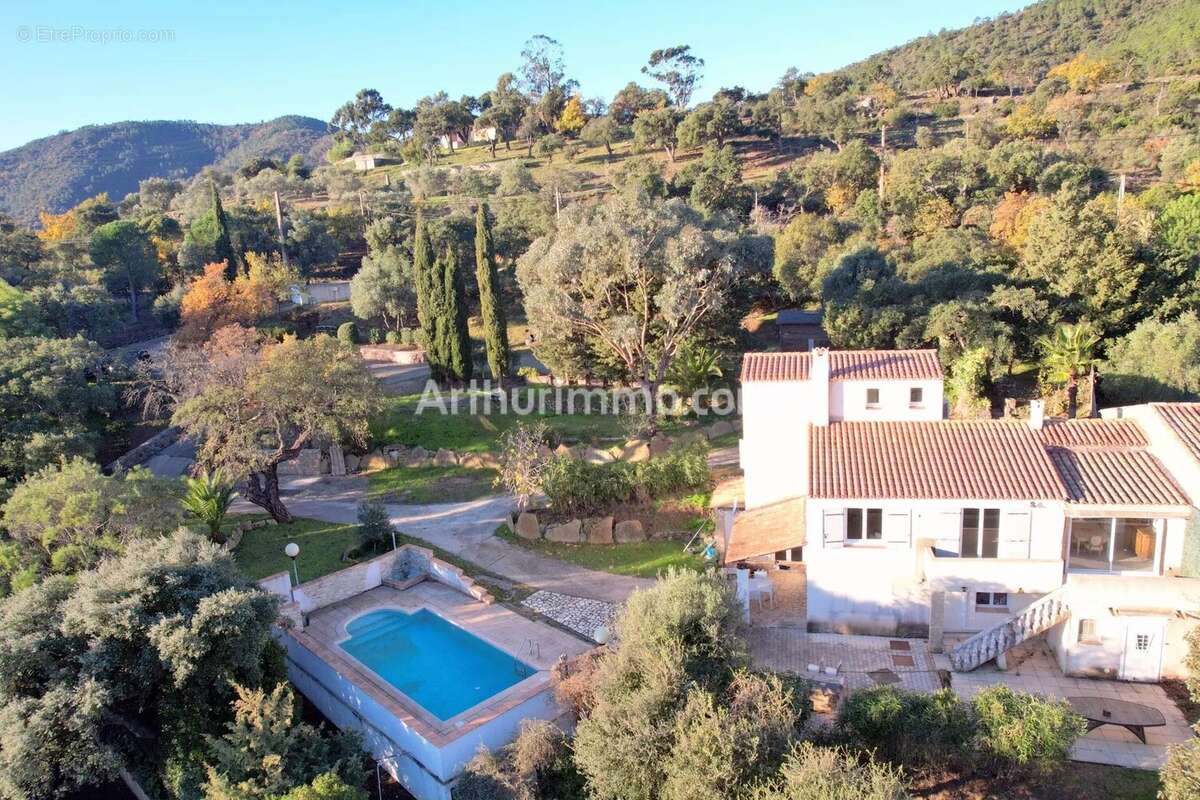 Maison à PLAN-DE-LA-TOUR