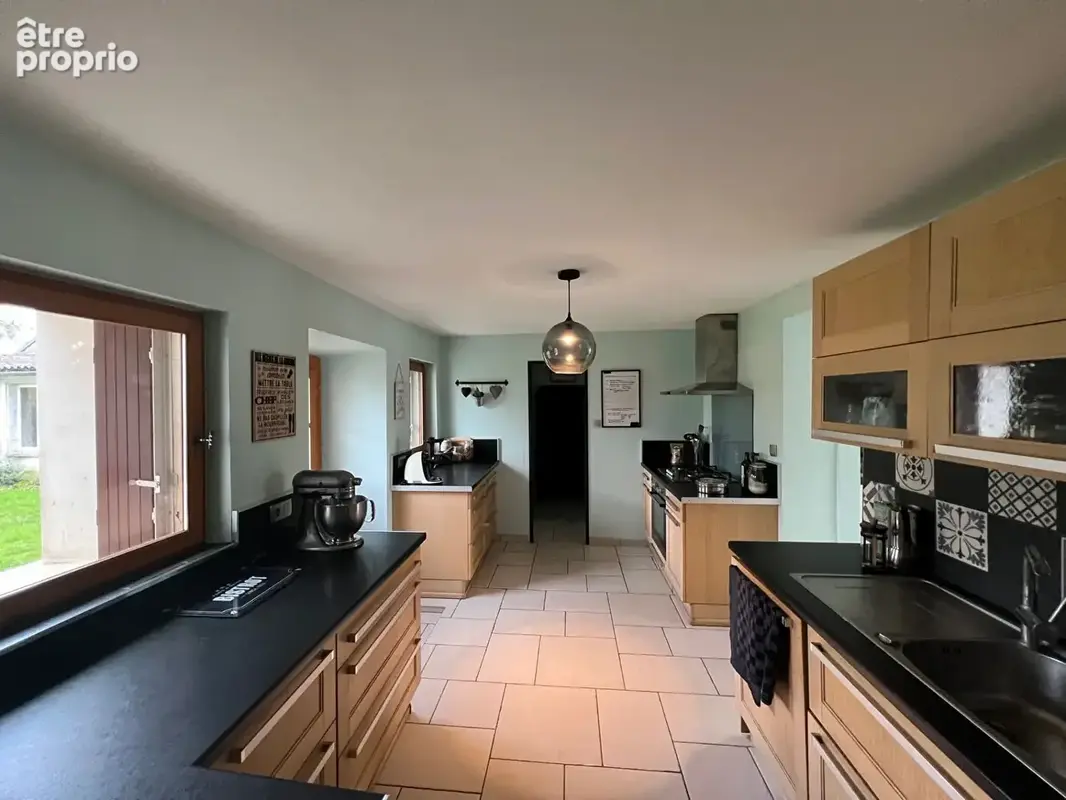 Maison 10 pièces 257 m² à vendre à Champagne-Saint-Hilaire (86160) - photo 9