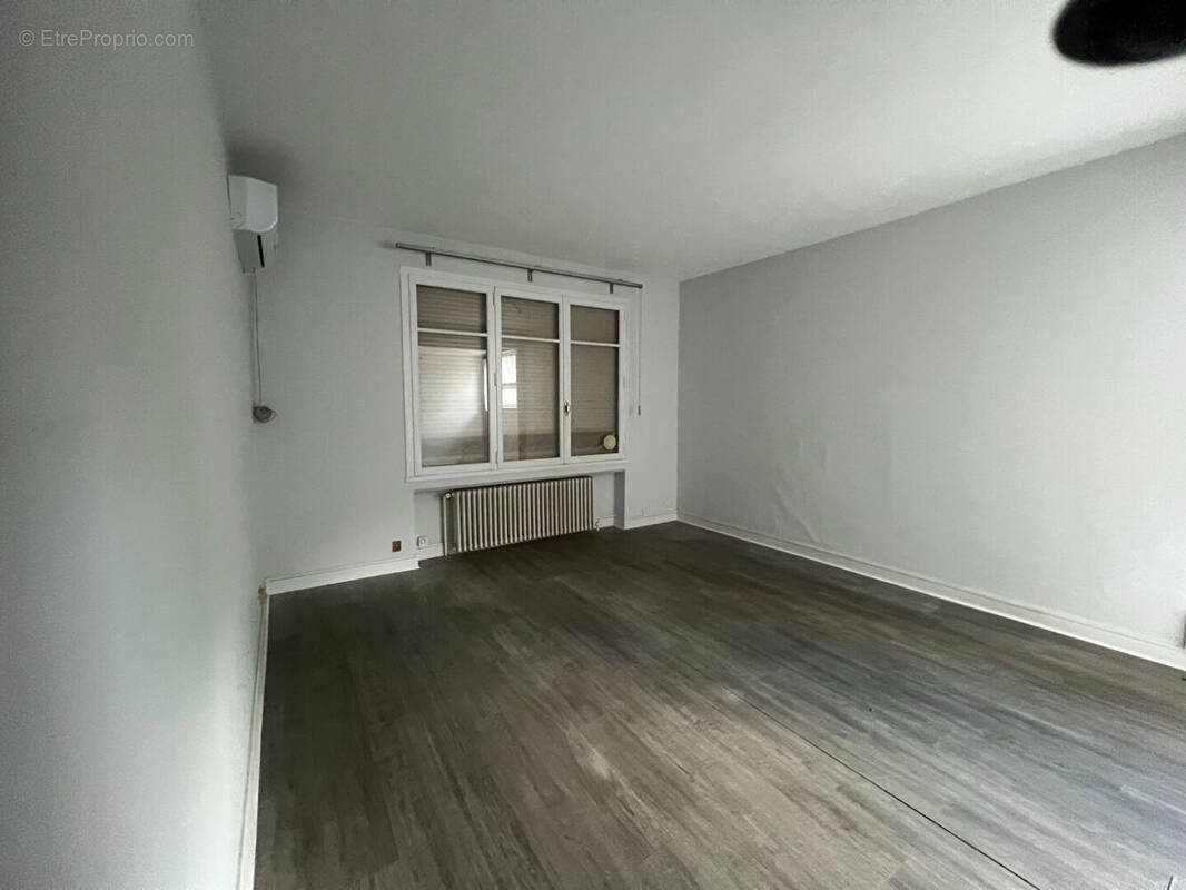 Commerce à LE PEAGE-DE-ROUSSILLON