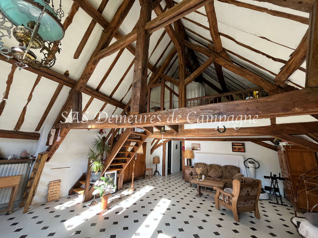 Maison à SURY-EN-VAUX