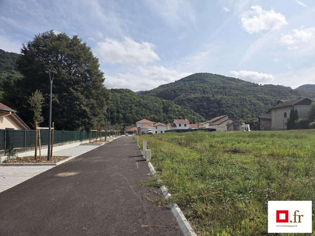 Terrain à TENCIN