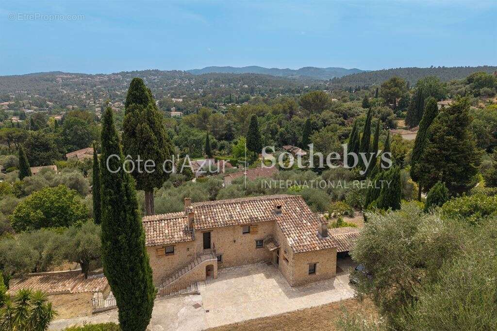 Spéracèdes, ancienne bergerie rénovée de 171 m² avec oliveraie, piscine et potentiel d'extension - photo 8