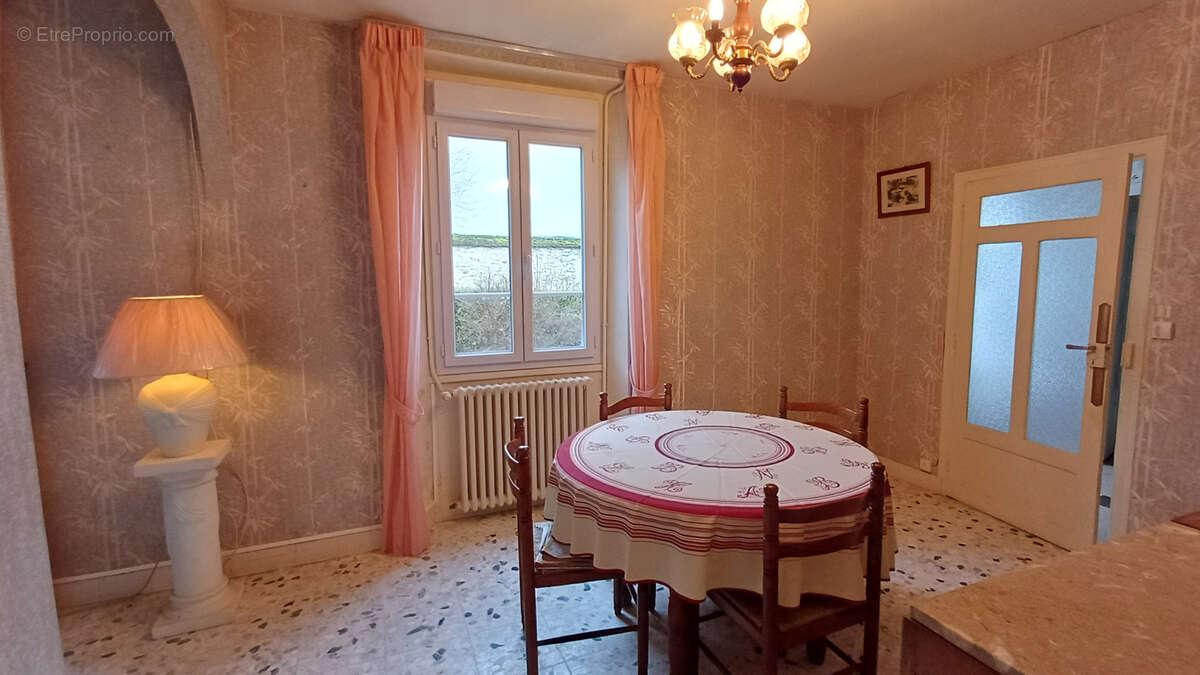 Commerce à DONNEMARIE-DONTILLY