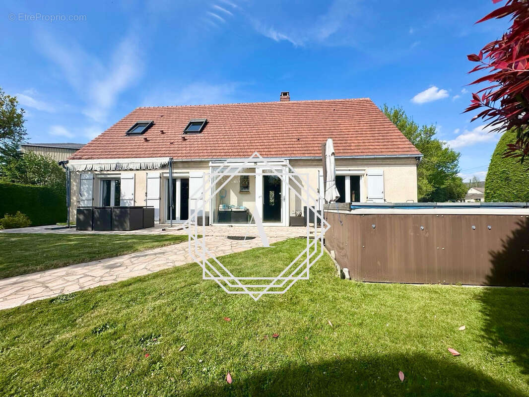 Maison à SAINTE-GENEVIEVE
