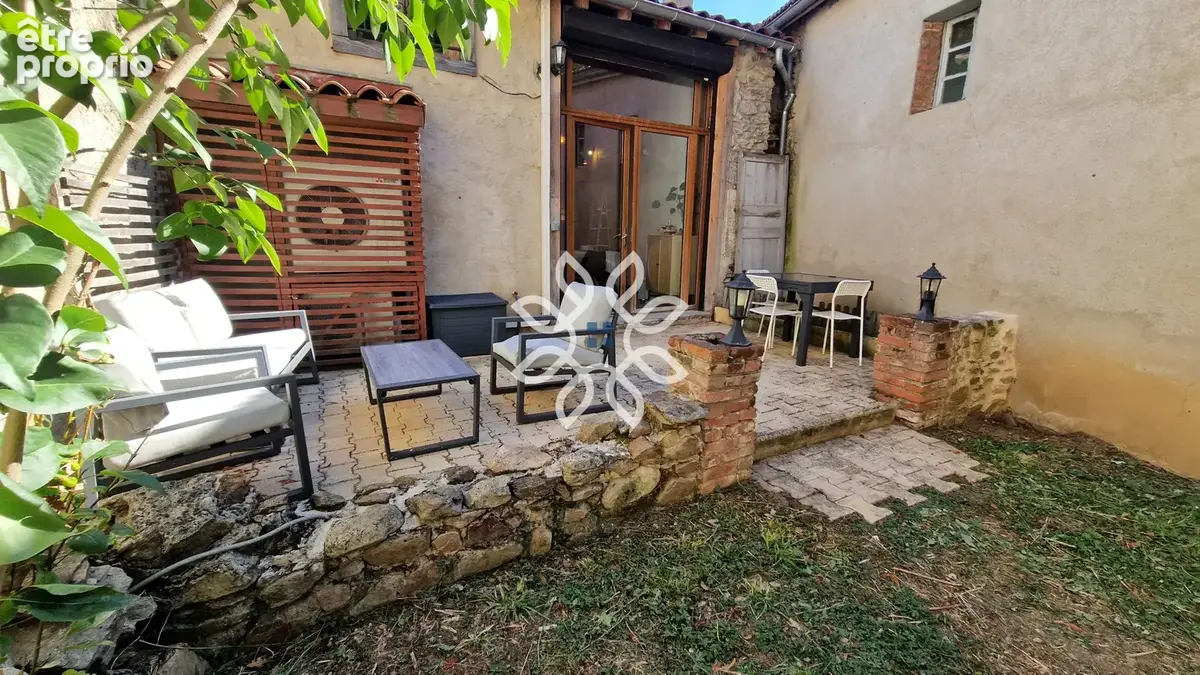 Maison de bourg avec terrasse, jardin et terrains - photo 9