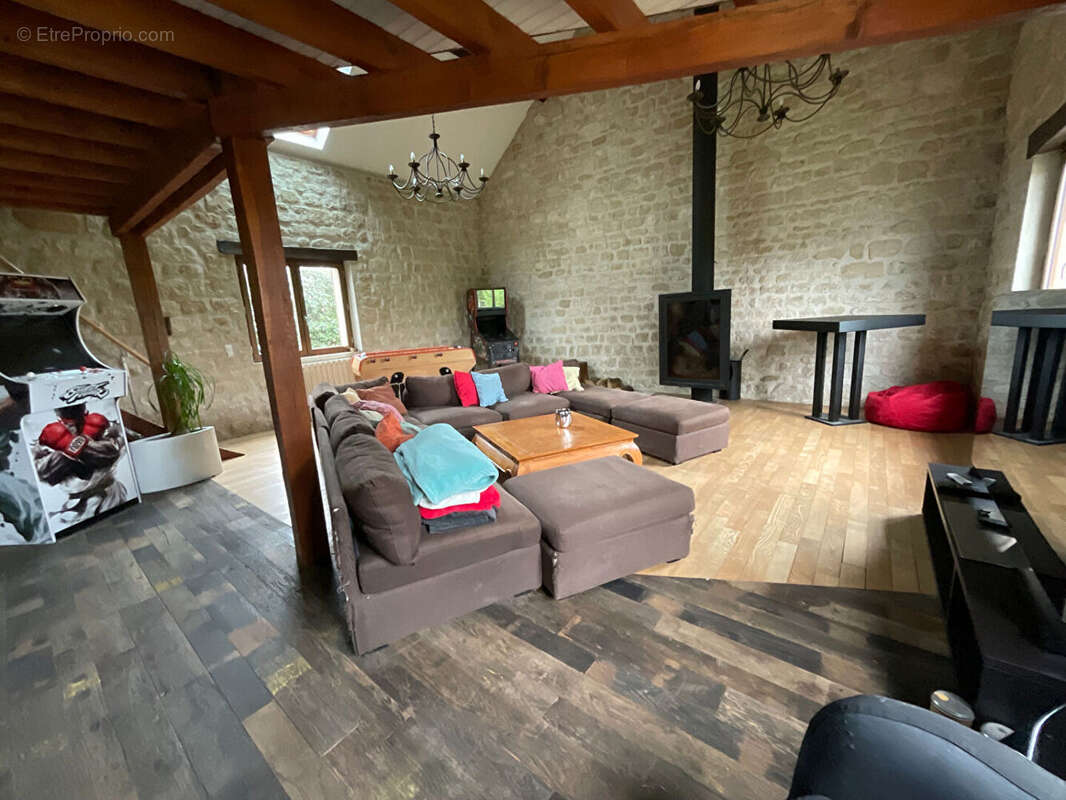 Maison à MAURECOURT