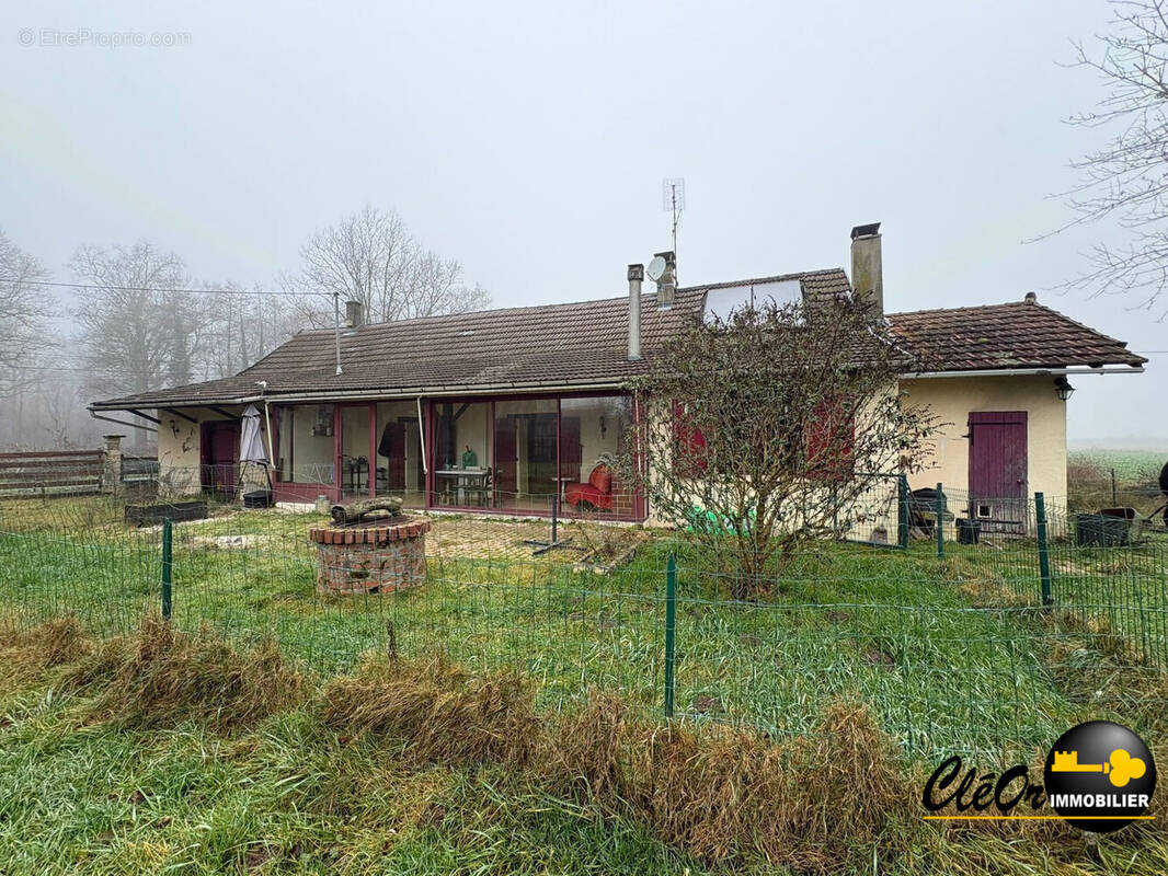 Maison à MENETREUIL