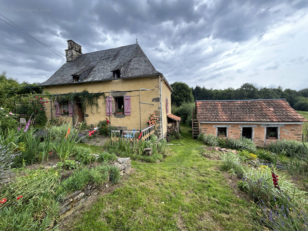 Maison à LAVAL-SUR-LUZEGE