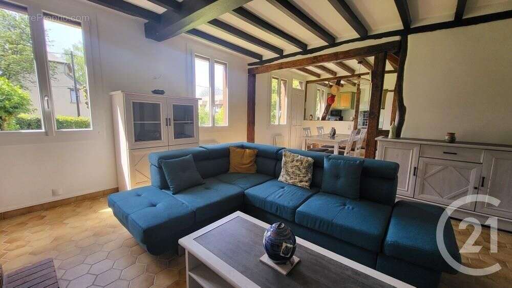 Maison à MESNIL-VERCLIVES