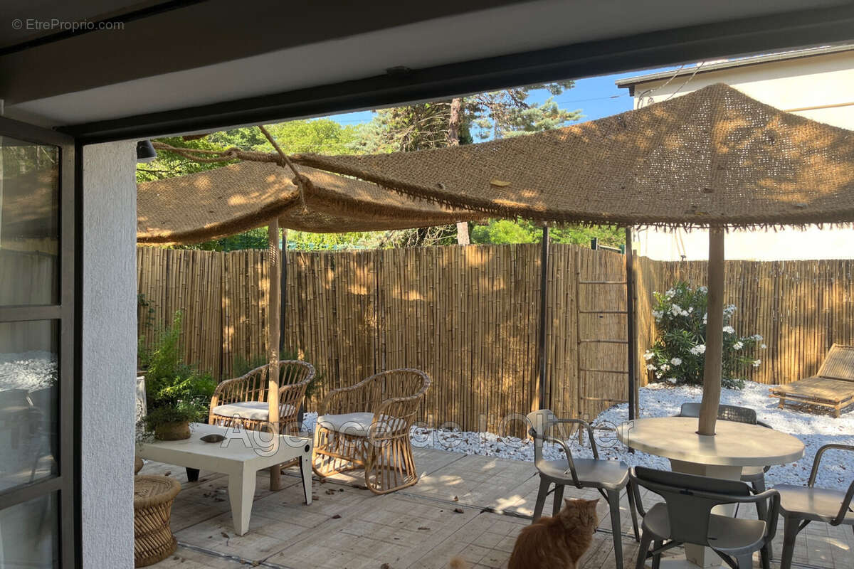 Maison à CHATEAUNEUF-GRASSE