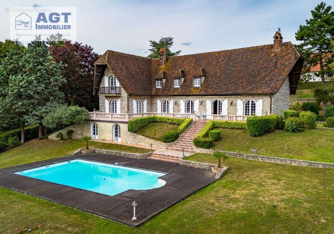 Maison à LE MONT-SAINT-ADRIEN