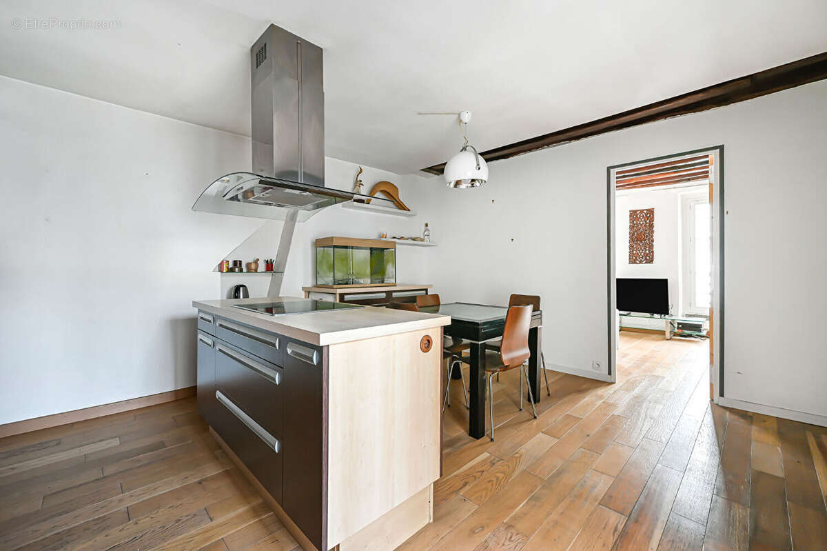 Appartement à PARIS-3E