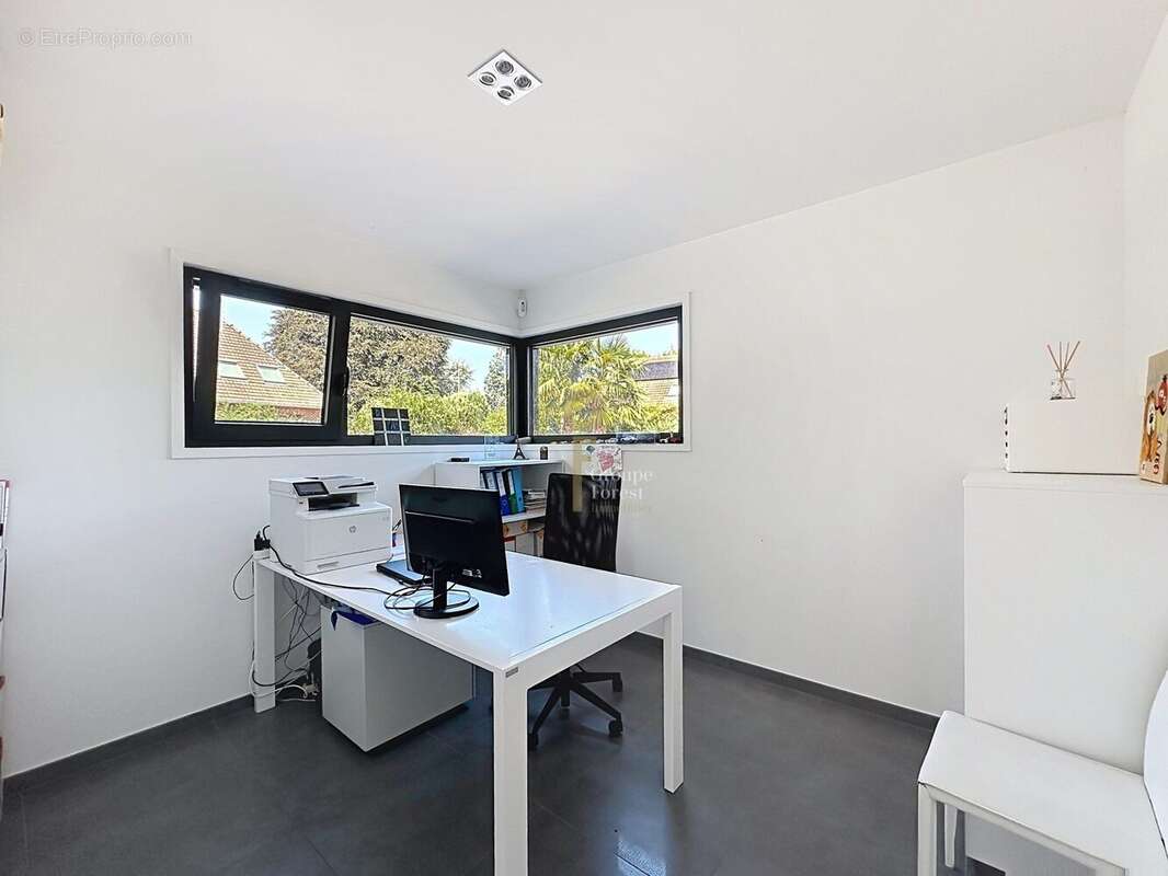 Maison 255 m² à Santes  - photo 6