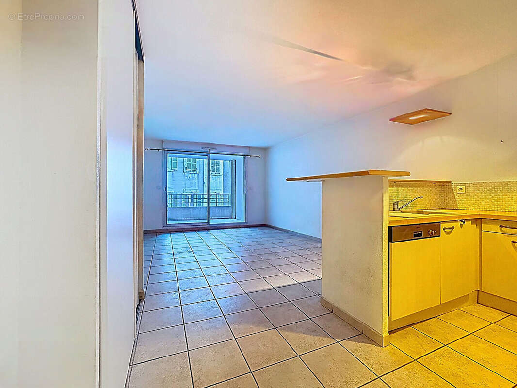 Appartement à MARSEILLE-8E