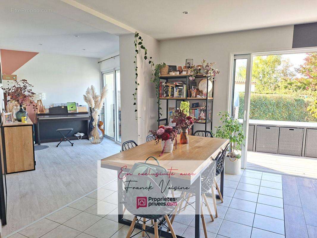 Maison à VENDRENNES