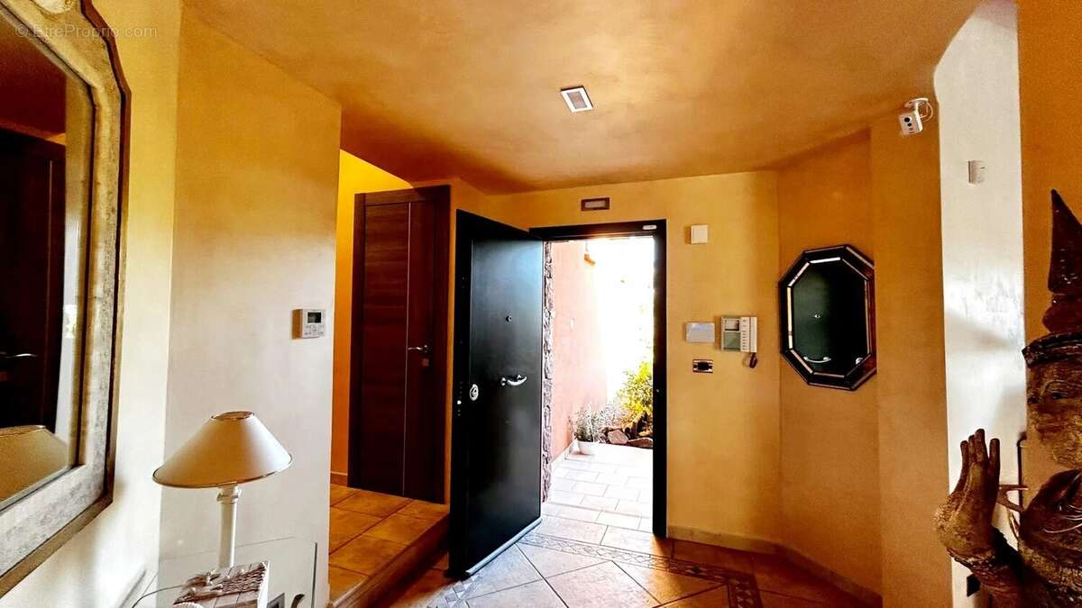 Maison à MANDELIEU-LA-NAPOULE