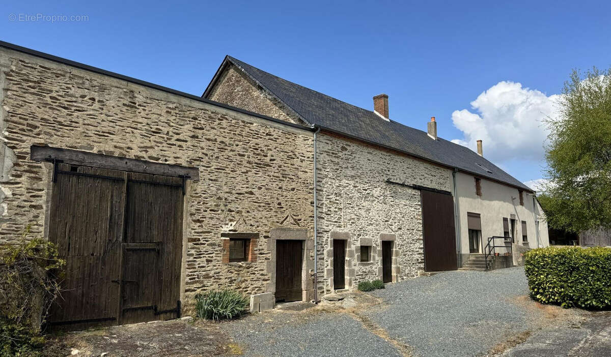 Petite propriété rurale  avec maison, studio et piscine   secteur Boussac-Bourg - photo 3