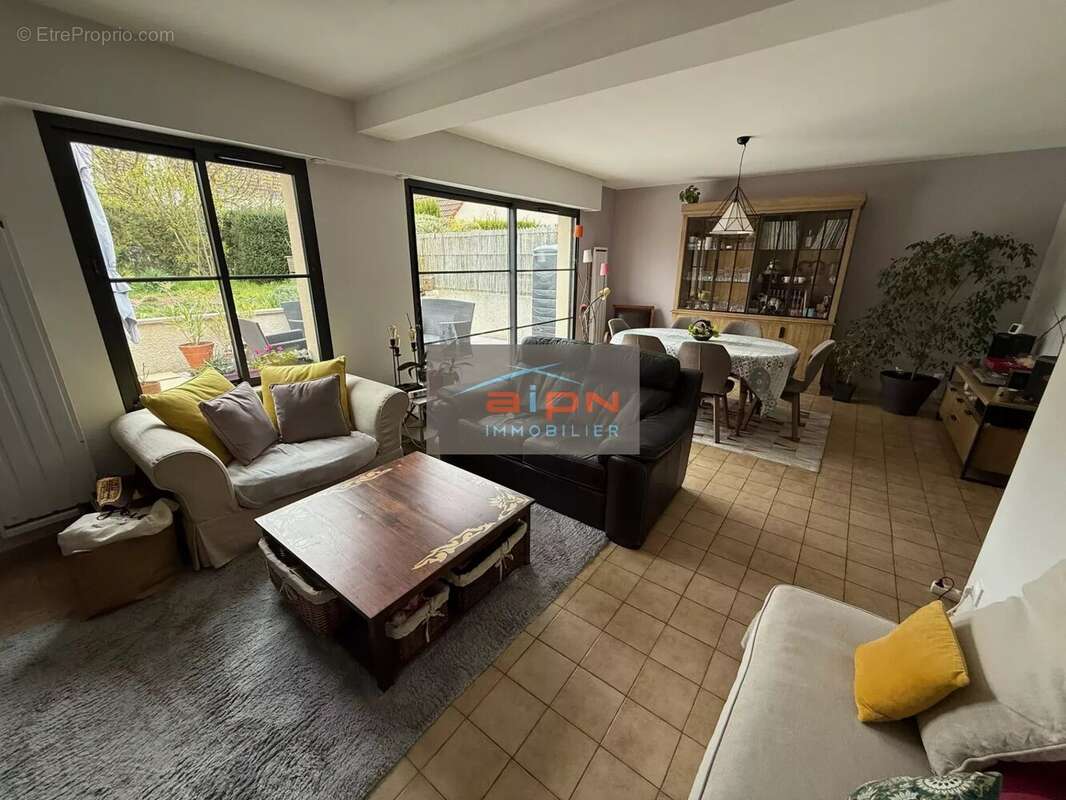 Maison à SAINT-ETIENNE-DU-ROUVRAY