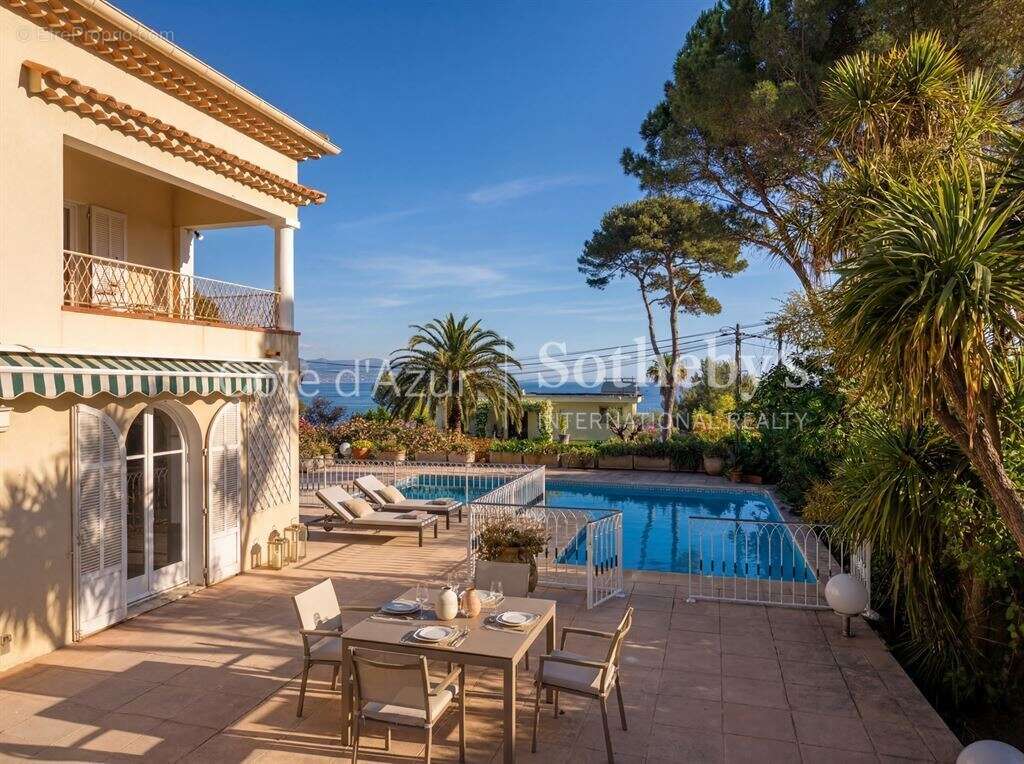 Cap d’Antibes villa avec vue mer piscine et fort potentiel à quelques pas du littoral - photo 2