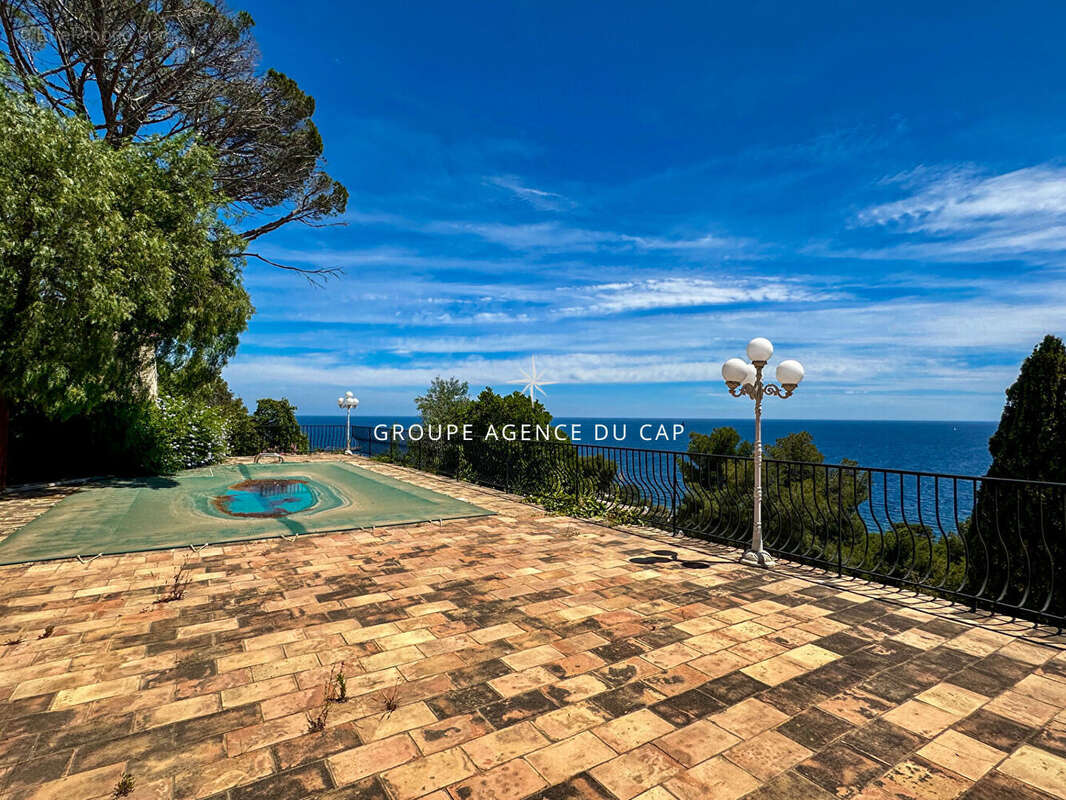 Les issambres villa provençale à rénover avec vue mer panoramique sur le golfe de saint tropez piscine garage - photo 12