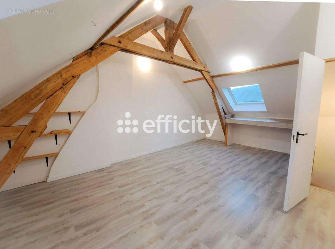 Maison à NEUILLE-PONT-PIERRE