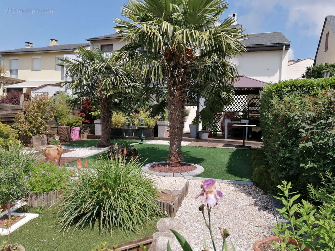 Maison à ONET-LE-CHATEAU