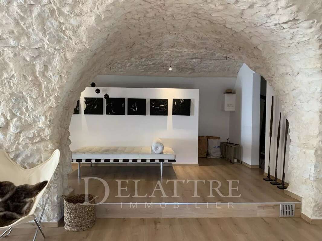 Appartement à ROQUEFORT-LES-PINS