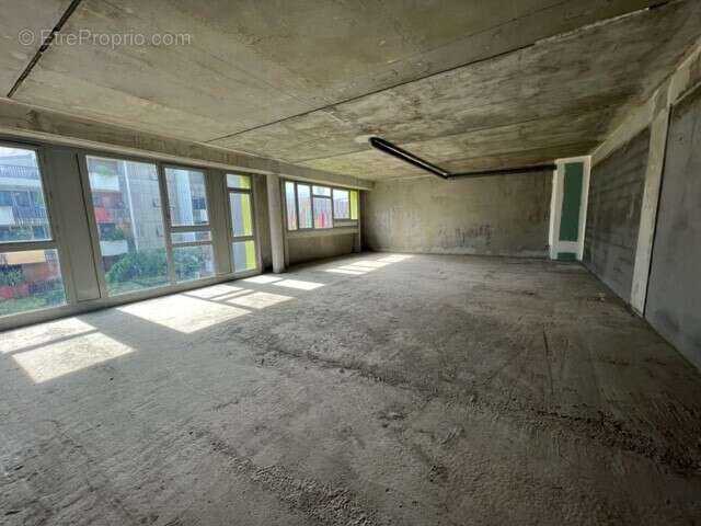 Commerce à SAINTE-MARIE