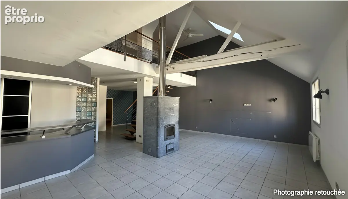 Une maison pleine de charme aux beaux volumes et au fort potentiel ! - photo 4