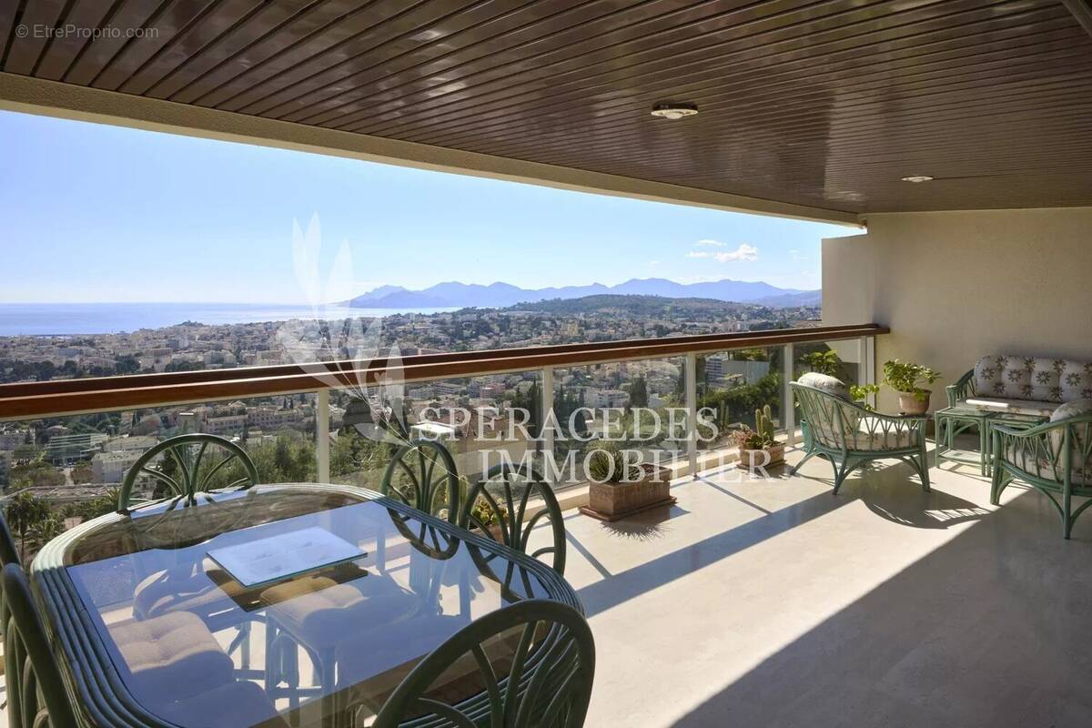 Appartement à LE CANNET