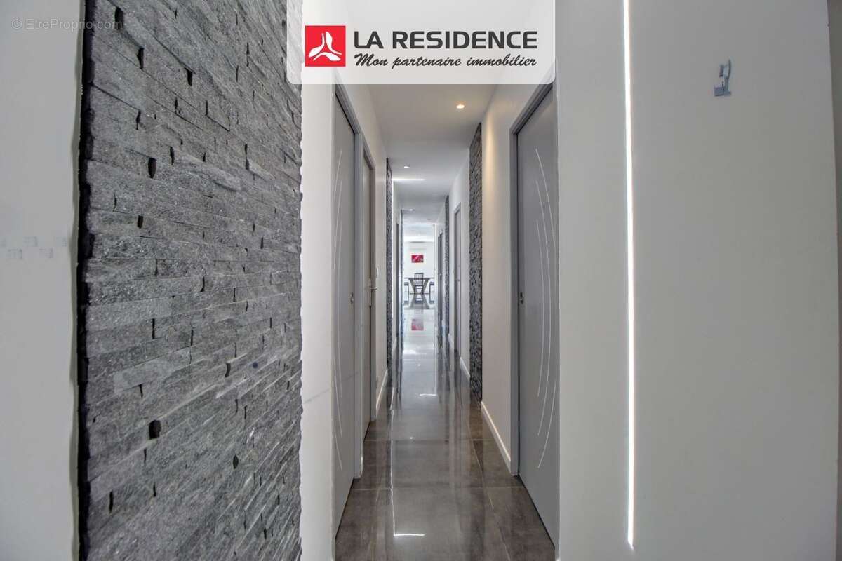 Maison à SAINT-JULIEN-DE-LA-LIEGUE