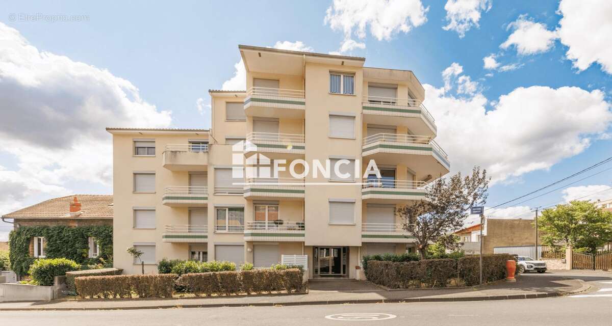 Grand T2 traversant avec balcon, parking et cave - photo 9