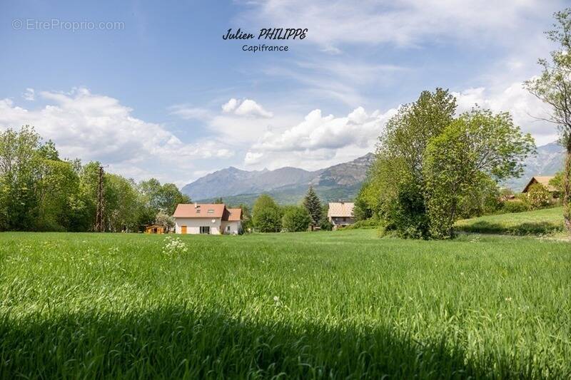 Terrain à FOREST-SAINT-JULIEN