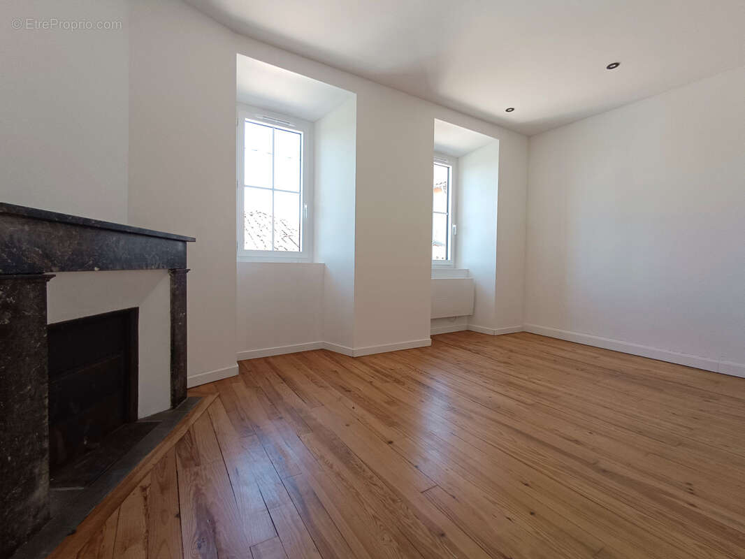 Maison de ville rénovée avec dépendance - photo 8
