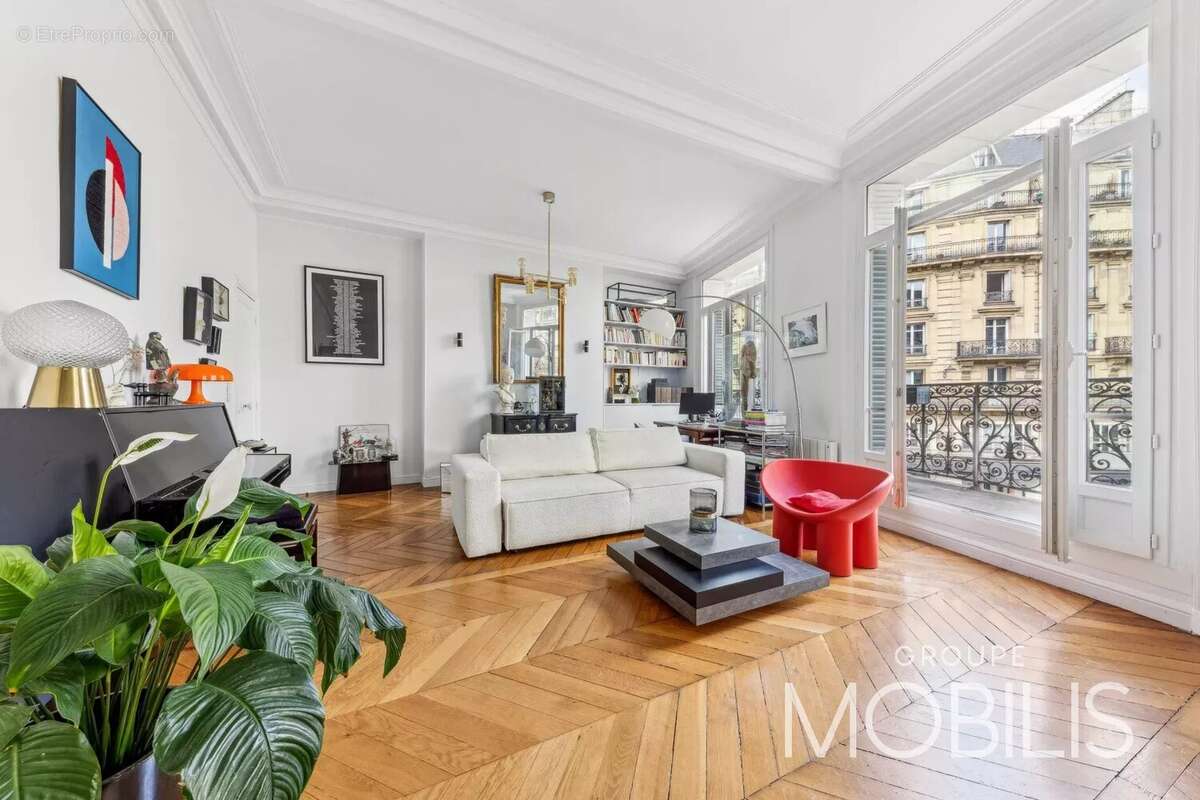 Appartement à PARIS-1E