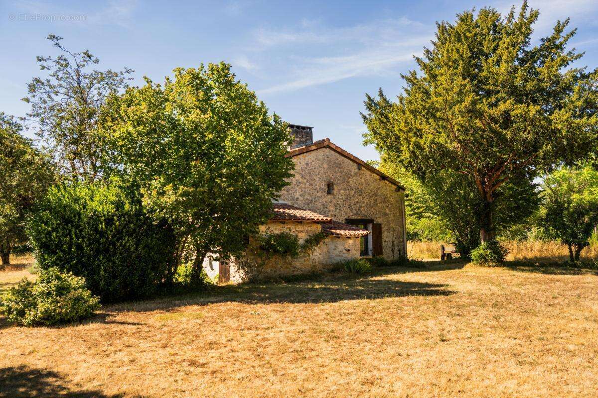 Maison 137 m² à Lussas-Et-Nontronneau  - photo 8