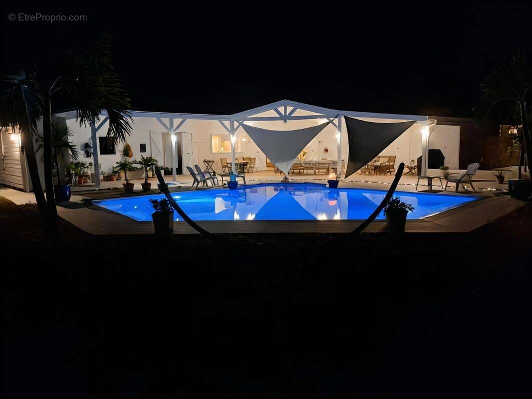 Villa d'exception de plain-pied 6 pièces, avec piscine, vue montagne – Le Gosier LE GOSIER (971) - photo 23