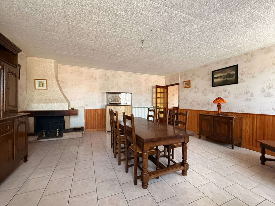 Maison à NEUFCHATEAU