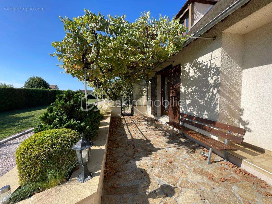 Maison à BRIARRES-SUR-ESSONNE