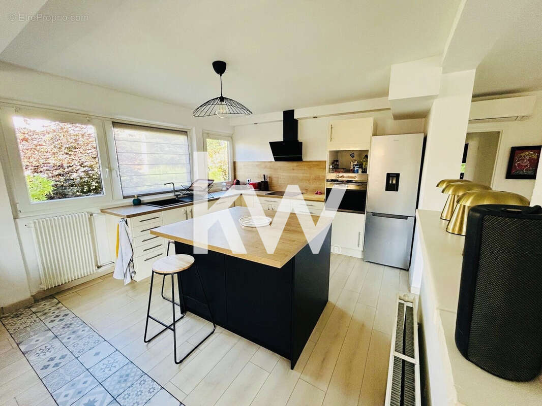 Maison 127 m² à Saint-Priest-En-Jarez  - photo 3