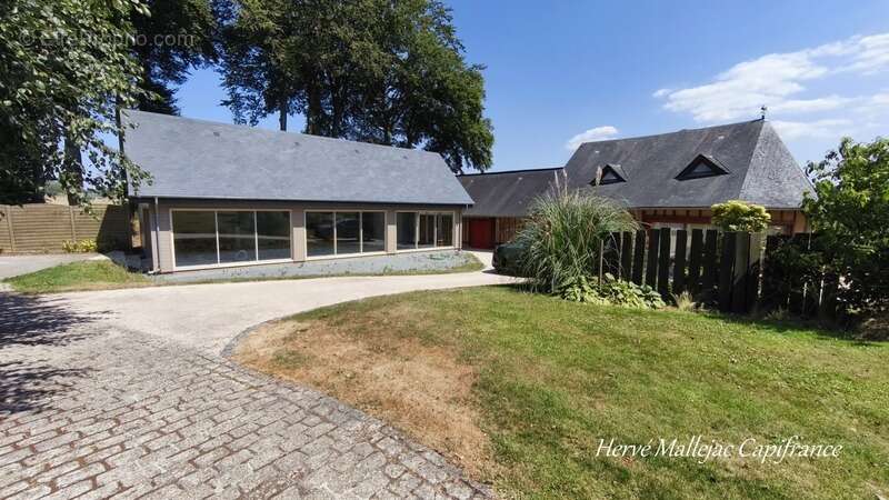 A 20 KMS de Fécamp. Ensemble immobilier comprenant 2 habitations (303 m²);1 piscine; triple garage; Terrain 5215 m² - photo 4