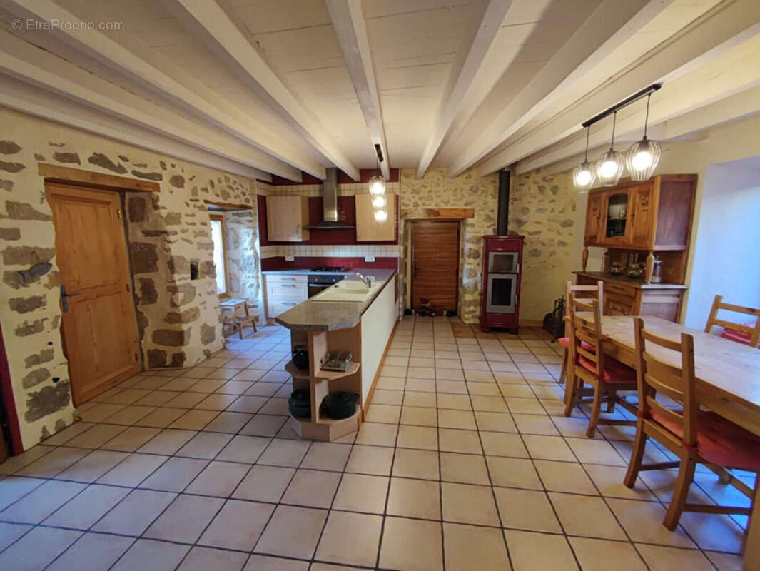 Maison à YRONDE-ET-BURON