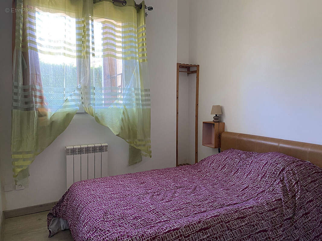 Maison à CAMIAC-ET-SAINT-DENIS