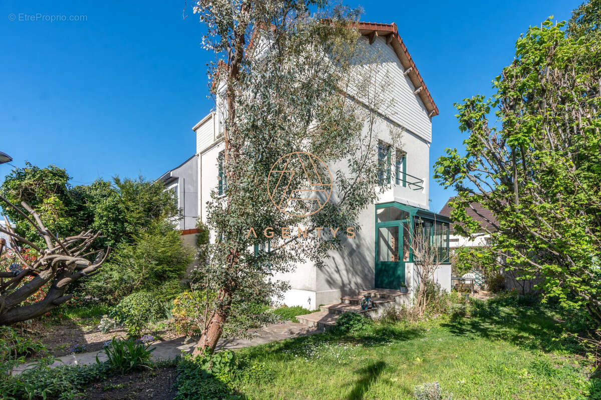 Maison à LE PERREUX-SUR-MARNE
