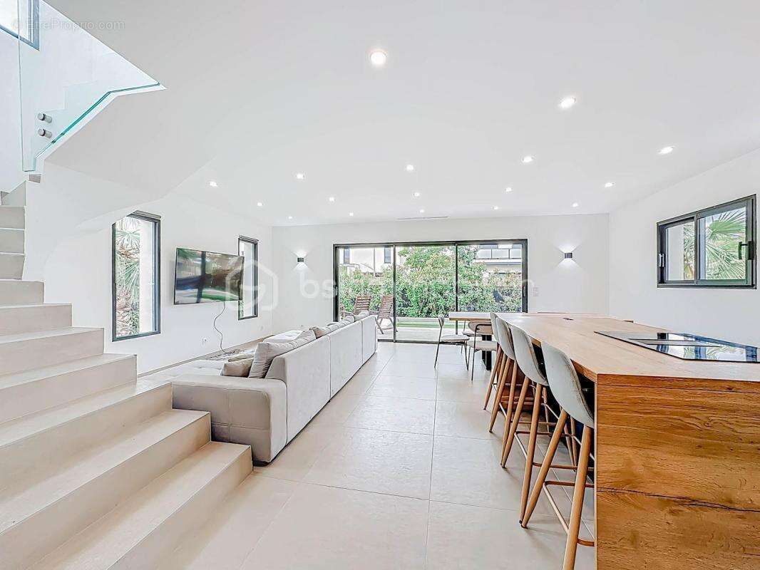 Maison à SAINT-BRES